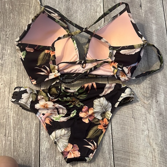 Shade Shore swim suit. Washed and never worn - Picture 3 of 3